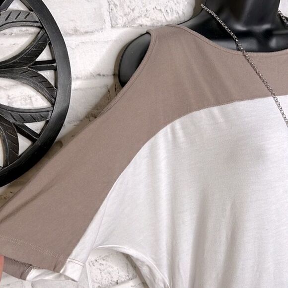 Cable & Gauge Open Shoulder Cold Shoulder Top Shirt Blouse Size Small - Picture 3 of 6